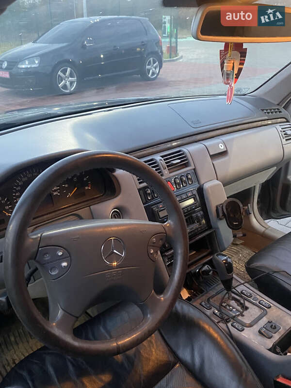 Седан Mercedes-Benz E-Class 2001 в Киверцах