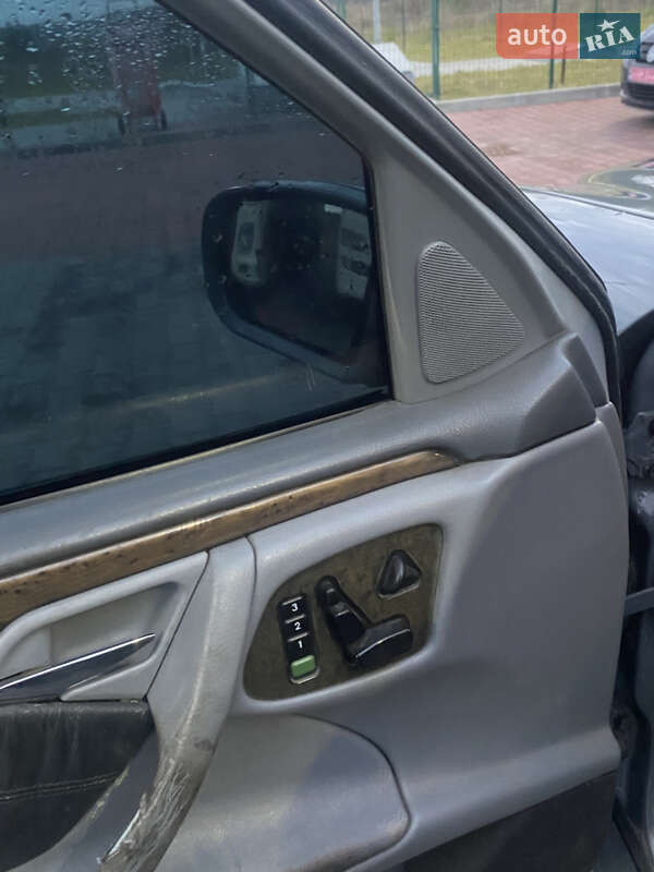 Седан Mercedes-Benz E-Class 2001 в Киверцах