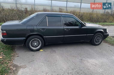 Седан Mercedes-Benz E-Class 1995 в Житомире