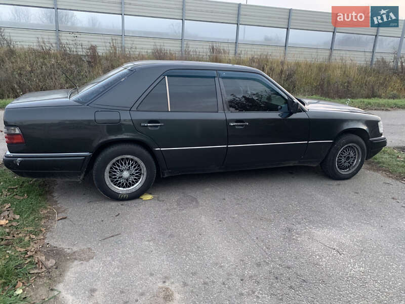 Mercedes-Benz E-Class 1995 Mercedes-Benz E-Class 1995