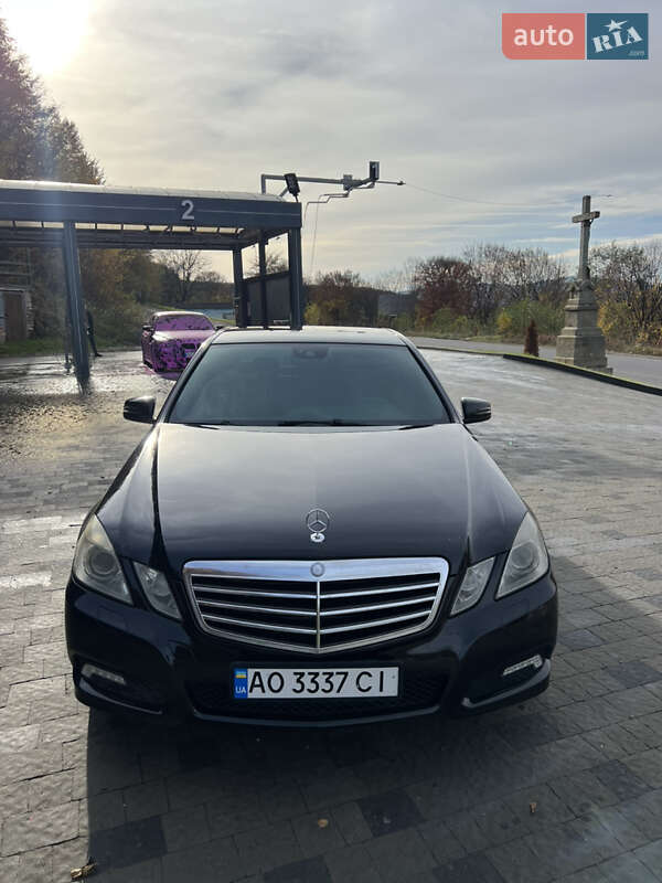 Седан Mercedes-Benz E-Class 2009 в Тячеве