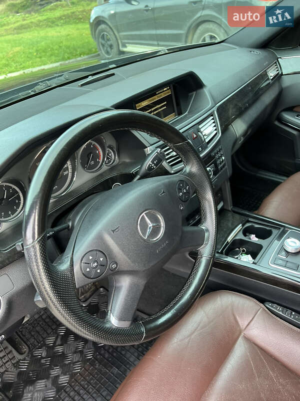 Седан Mercedes-Benz E-Class 2009 в Тячеве