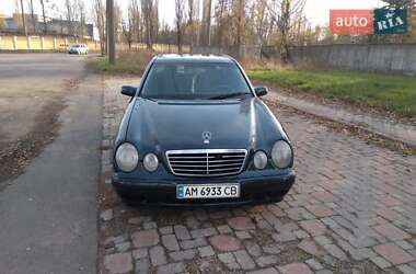 Седан Mercedes-Benz E-Class 2000 в Коростене