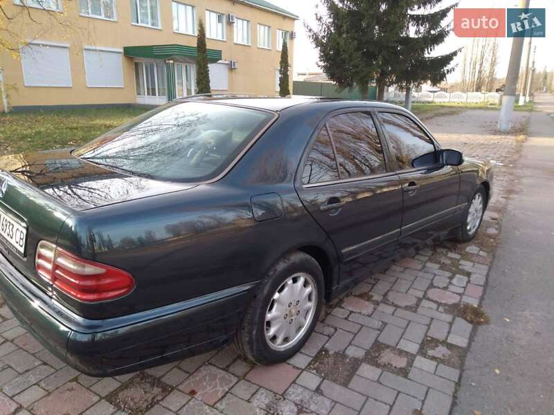 Седан Mercedes-Benz E-Class 2000 в Коростене