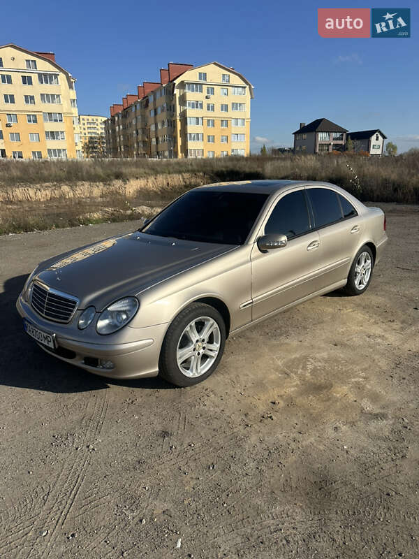 Седан Mercedes-Benz E-Class 2004 в Киеве