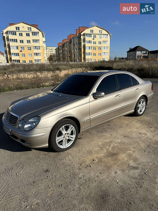 Седан Mercedes-Benz E-Class 2004 в Киеве
