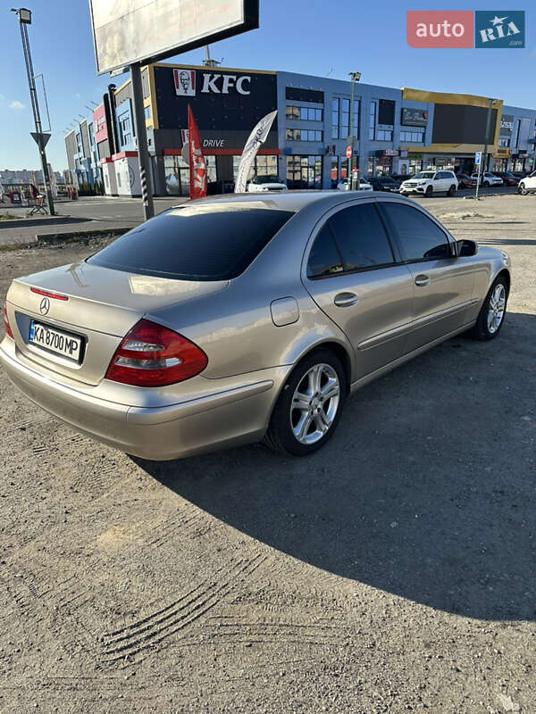 Седан Mercedes-Benz E-Class 2004 в Киеве