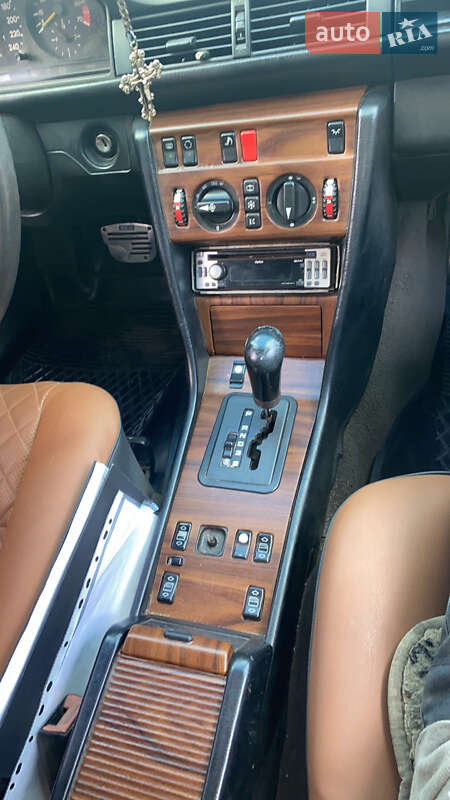 Седан Mercedes-Benz E-Class 1988 в Чутовому