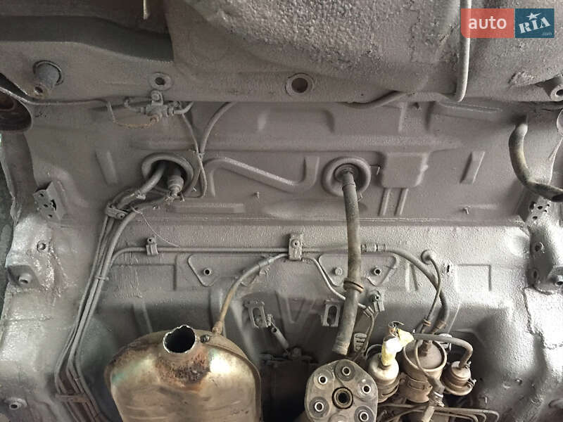 Седан Mercedes-Benz E-Class 1988 в Чутовому