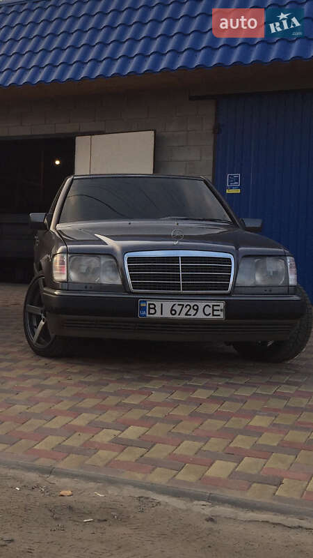 Седан Mercedes-Benz E-Class 1988 в Чутовому