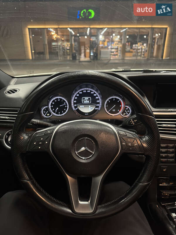 Седан Mercedes-Benz E-Class 2012 в Днепре