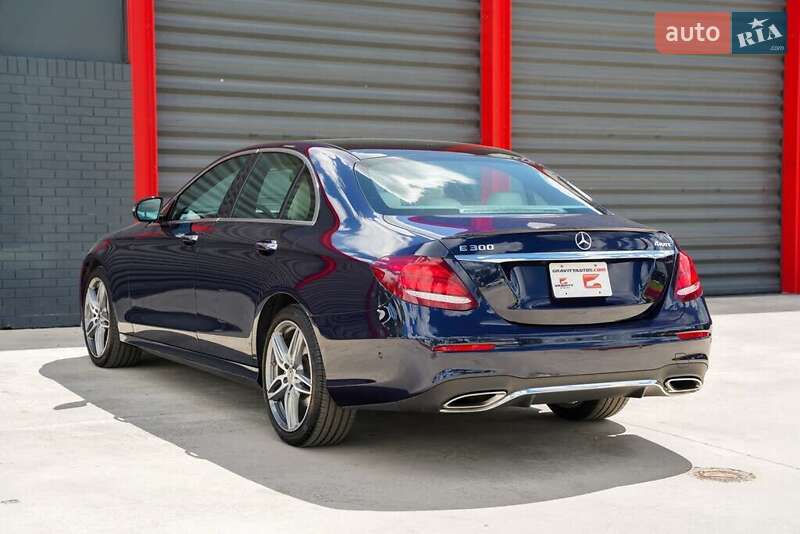 Седан Mercedes-Benz E-Class 2018 в Львове
