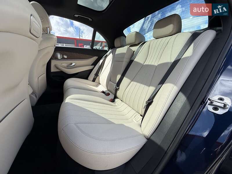 Седан Mercedes-Benz E-Class 2018 в Львове