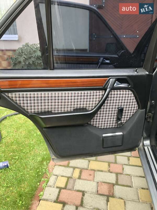 Седан Mercedes-Benz E-Class 1995 в Ивано-Франковске