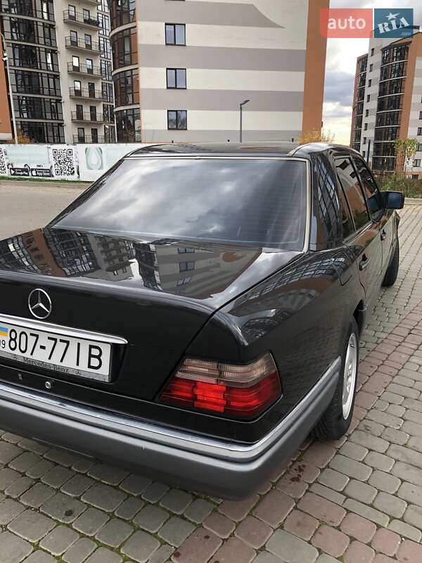 Седан Mercedes-Benz E-Class 1995 в Ивано-Франковске