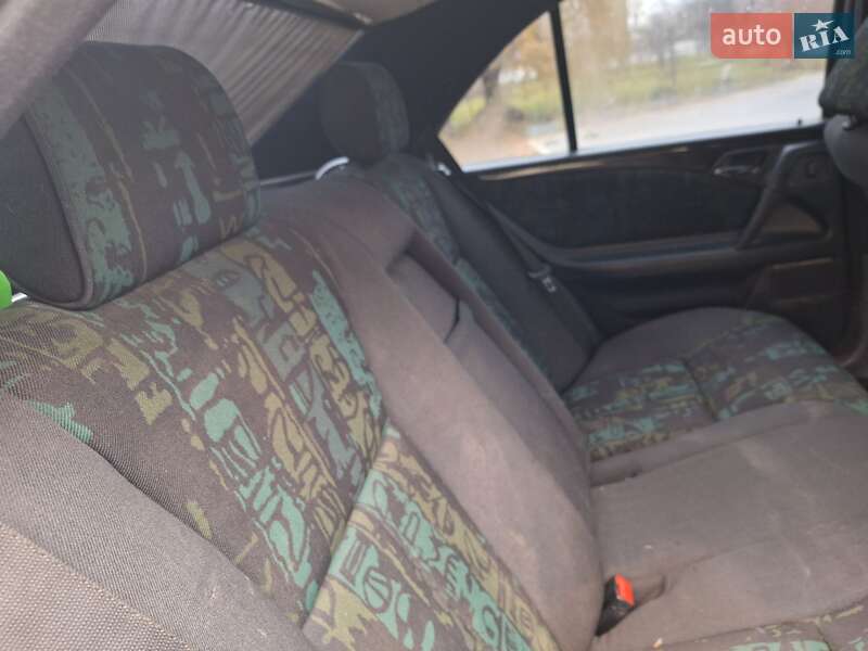 Седан Mercedes-Benz E-Class 1997 в Черновцах