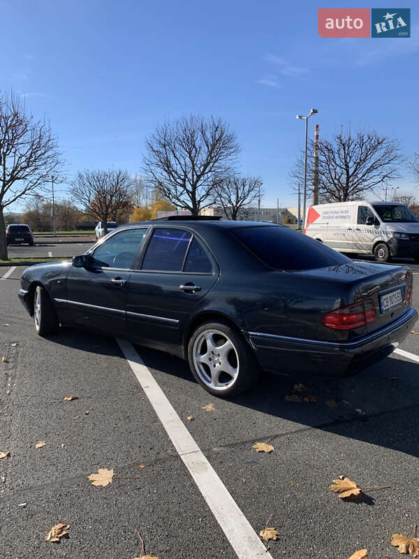 Седан Mercedes-Benz E-Class 1998 в Николаеве