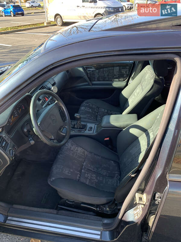 Седан Mercedes-Benz E-Class 1998 в Николаеве