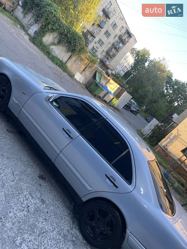 Седан Mercedes-Benz E-Class 1998 в Томашполі