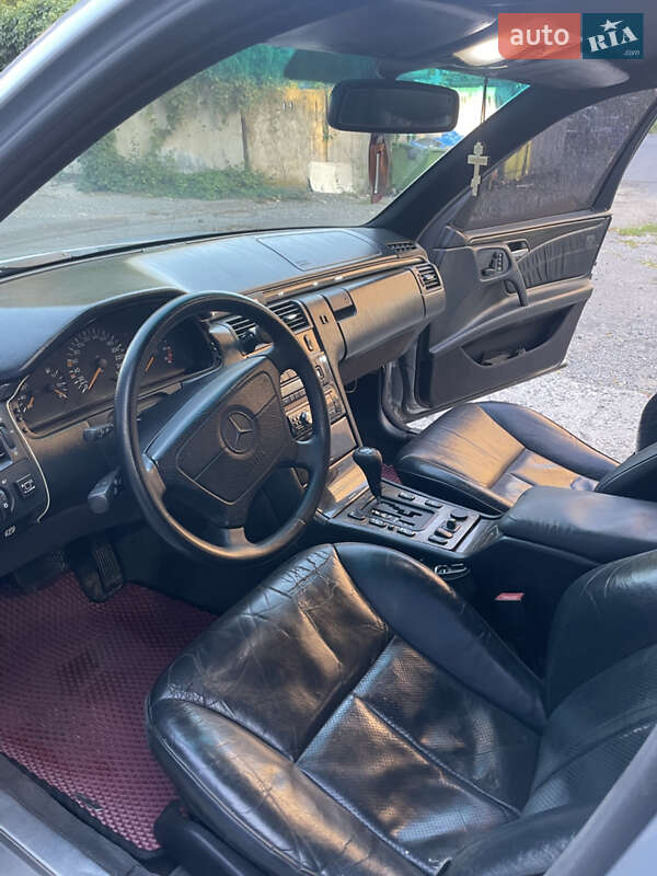 Седан Mercedes-Benz E-Class 1998 в Томашполі
