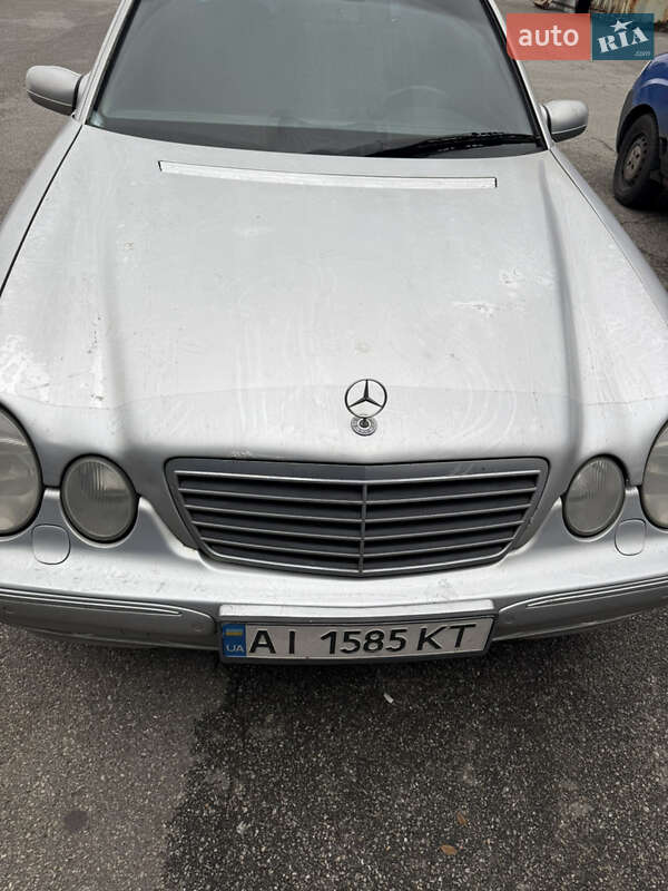 Седан Mercedes-Benz E-Class 2001 в Киеве