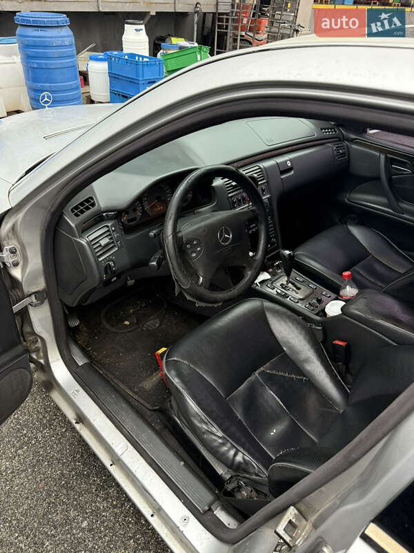 Седан Mercedes-Benz E-Class 2001 в Киеве