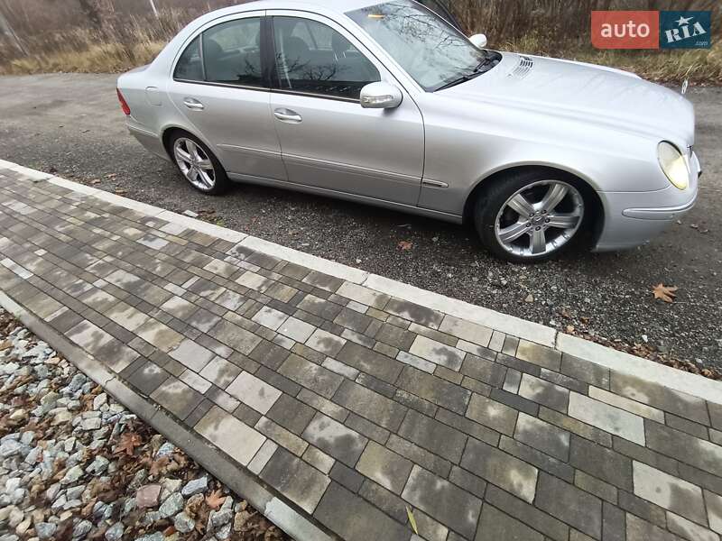Седан Mercedes-Benz E-Class 2002 в Киеве