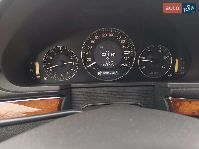 Седан Mercedes-Benz E-Class 2002 в Киеве