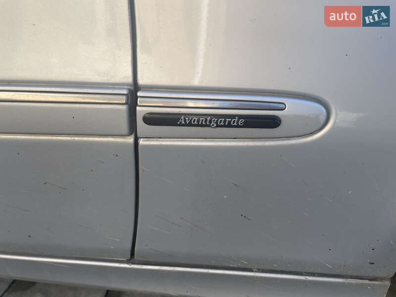 Седан Mercedes-Benz E-Class 2004 в Ужгороді