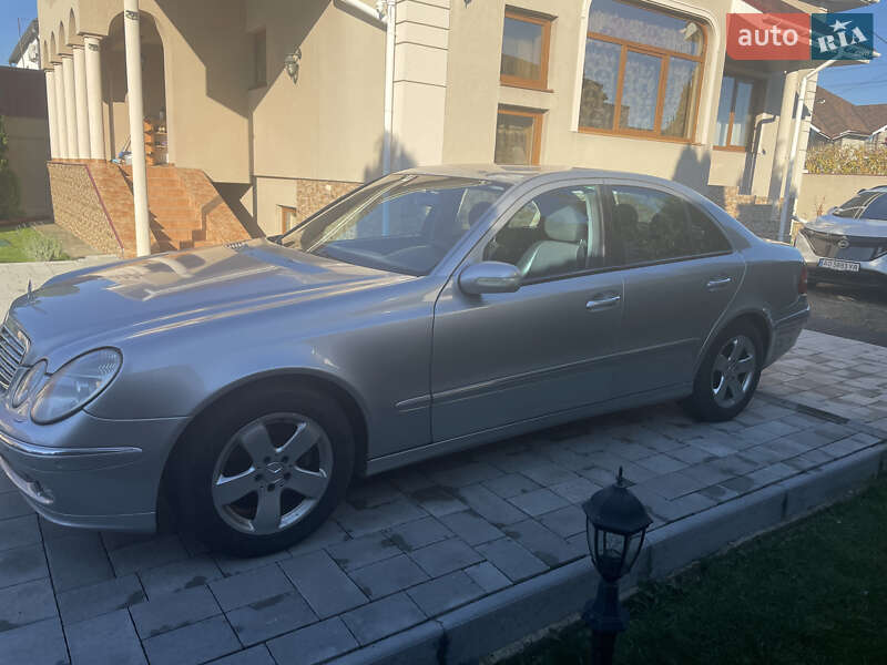 Седан Mercedes-Benz E-Class 2004 в Ужгороді