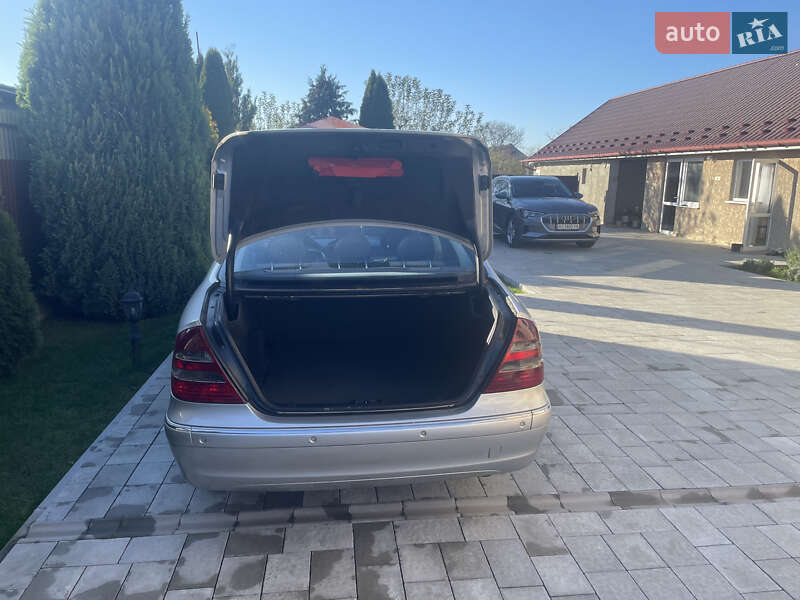 Седан Mercedes-Benz E-Class 2004 в Ужгороді
