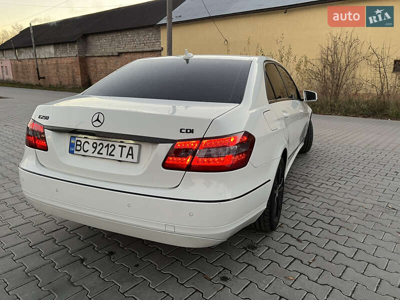 Седан Mercedes-Benz E-Class 2011 в Дрогобичі