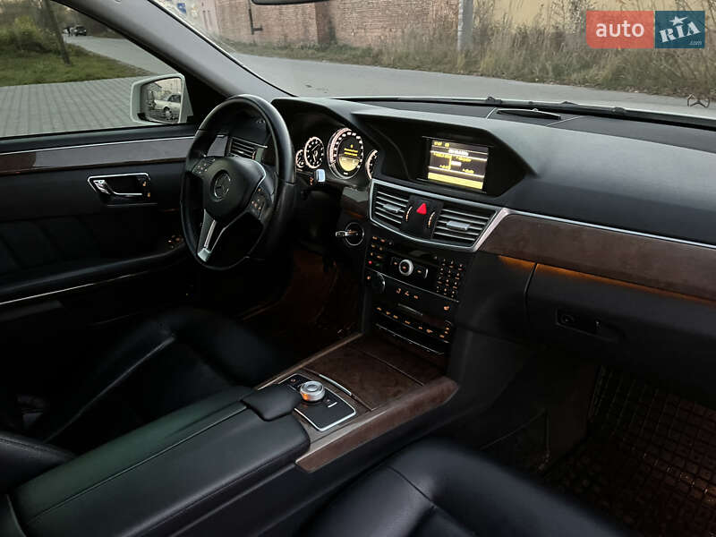 Седан Mercedes-Benz E-Class 2011 в Дрогобичі