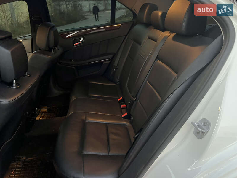 Седан Mercedes-Benz E-Class 2011 в Дрогобичі