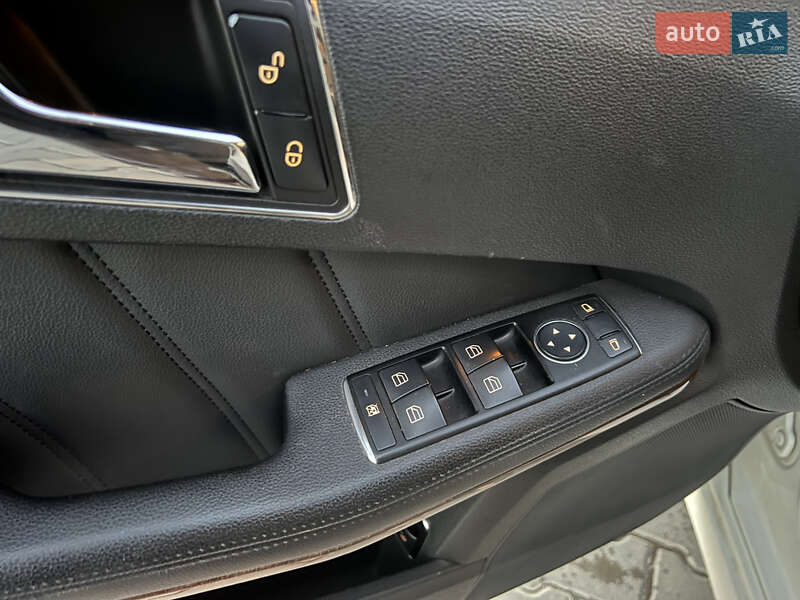 Седан Mercedes-Benz E-Class 2011 в Дрогобичі
