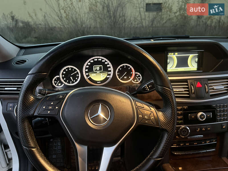 Седан Mercedes-Benz E-Class 2011 в Дрогобичі