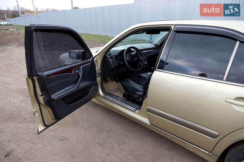 Седан Mercedes-Benz E-Class 2002 в Пирятине