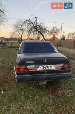 Седан Mercedes-Benz E-Class 1989 в Вирах