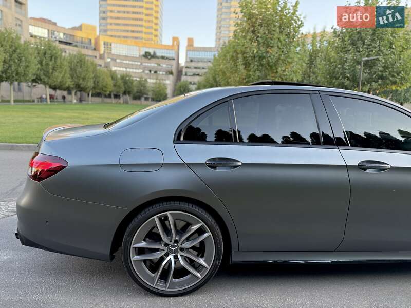 Седан Mercedes-Benz E-Class 2022 в Днепре
