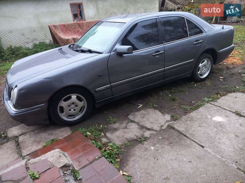 Седан Mercedes-Benz E-Class 1996 в Львове