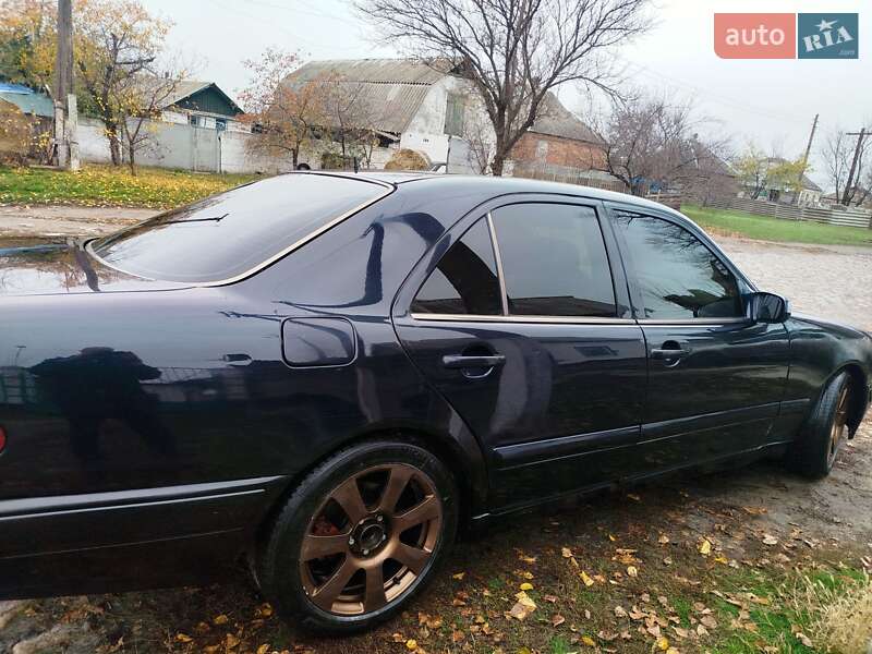 Седан Mercedes-Benz E-Class 2000 в Змиеве