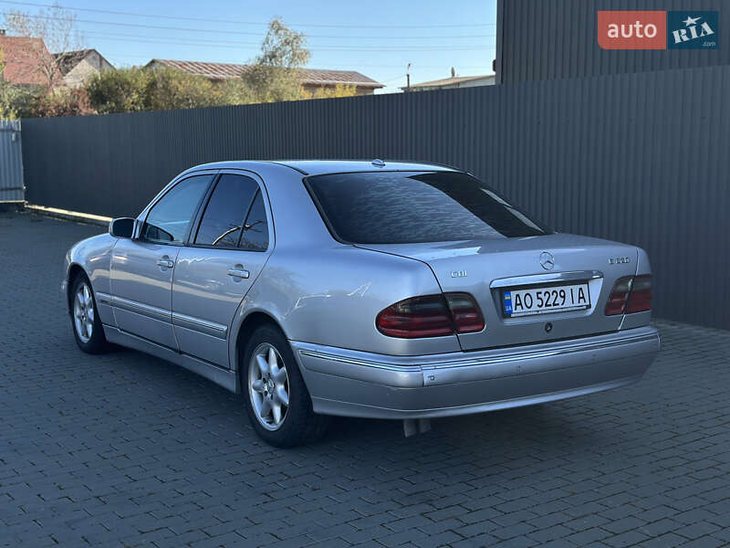 Седан Mercedes-Benz E-Class 2001 в Ужгороде