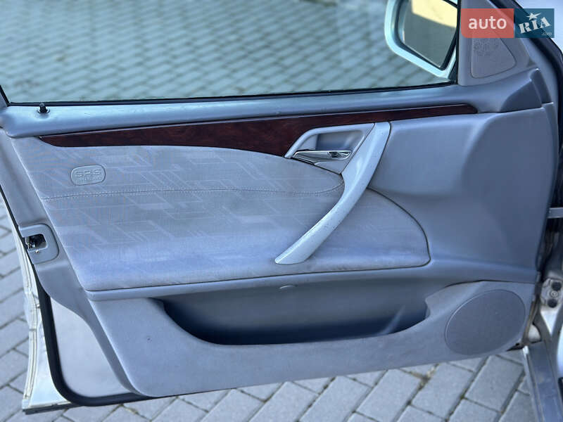 Седан Mercedes-Benz E-Class 2001 в Ужгороде