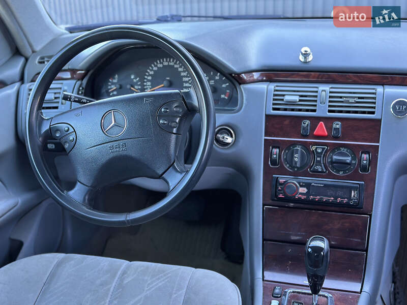 Седан Mercedes-Benz E-Class 2001 в Ужгороде