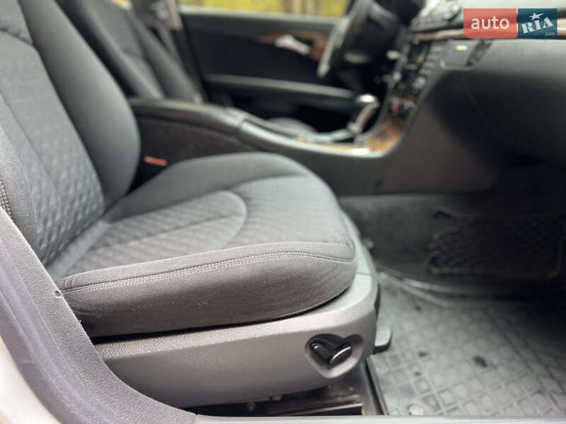 Седан Mercedes-Benz E-Class 2002 в Черновцах