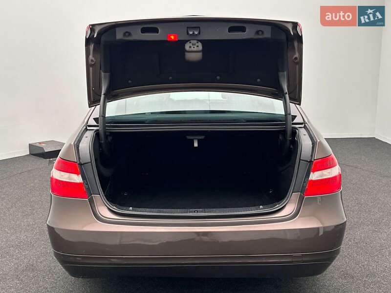 Седан Mercedes-Benz E-Class 2011 в Калуше