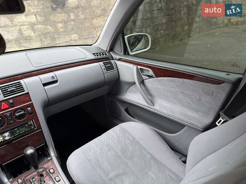 Седан Mercedes-Benz E-Class 2000 в Николаеве фото 19 Седан Mercedes-Benz E-Class 2000 в Николаеве