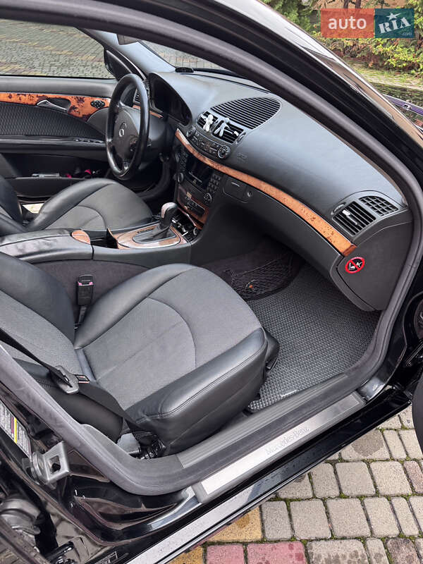 Седан Mercedes-Benz E-Class 2003 в Иршаве