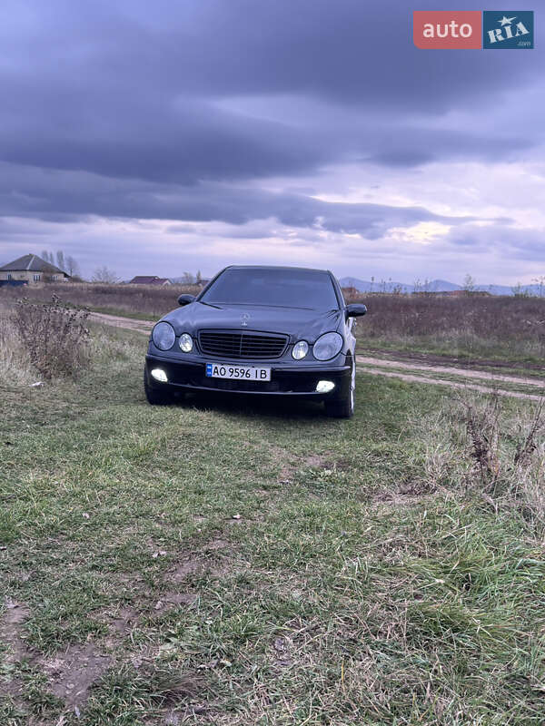 Седан Mercedes-Benz E-Class 2003 в Иршаве
