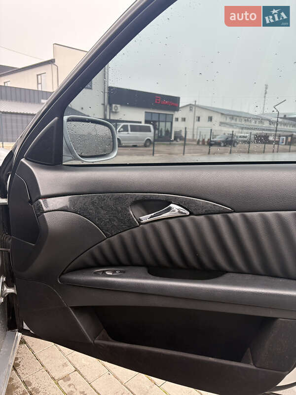 Седан Mercedes-Benz E-Class 2003 в Березному